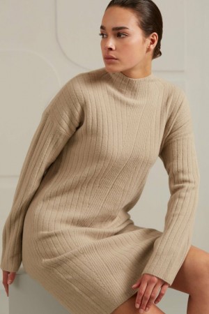YAYA Knitted turtleneck and long sleeves in rib stitch Kleid Damen Beige | ZLIKROQ-79